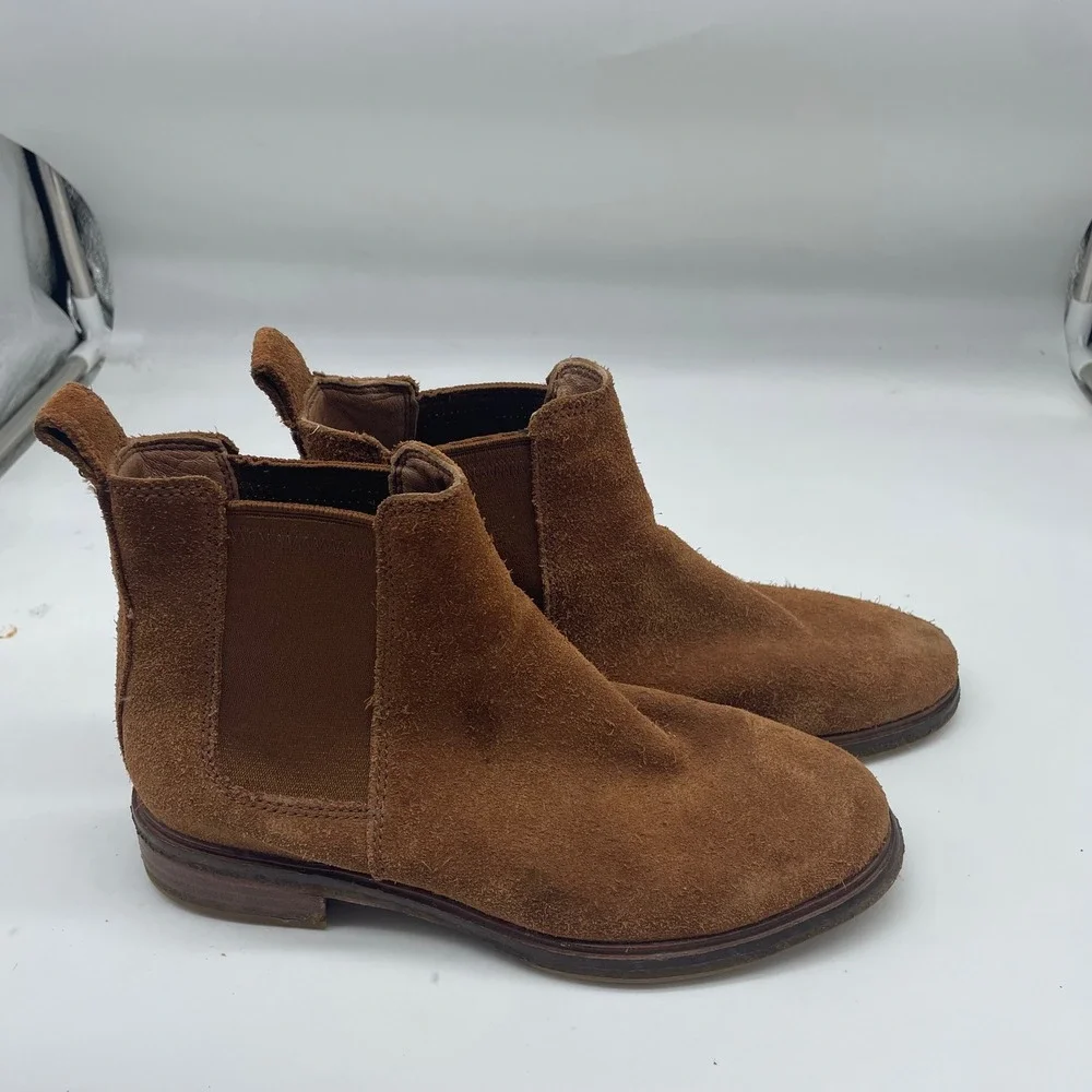 Clarks preowned gently